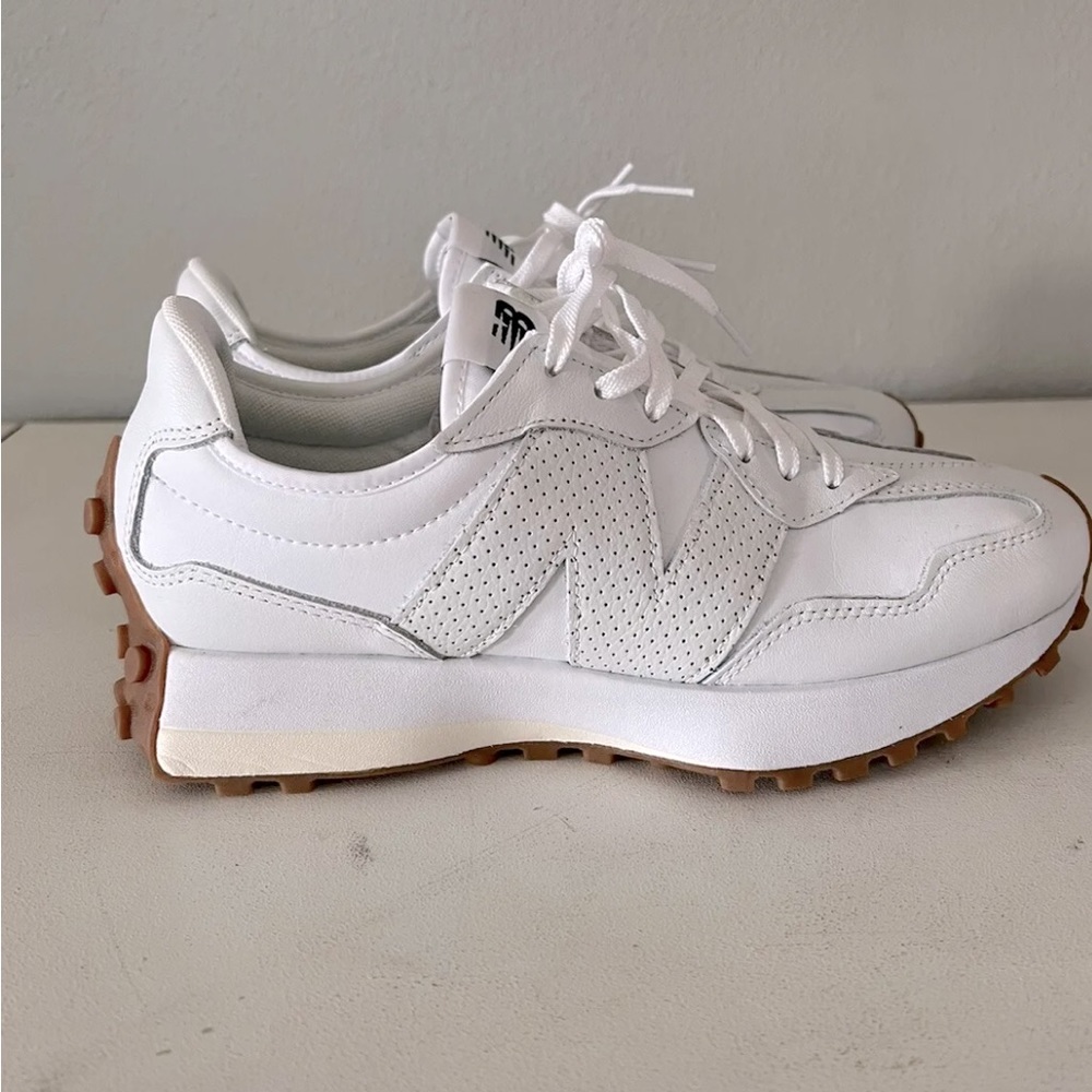 NWT New Balance 327 Sea Salt with Gum Soles Size Women’s 10